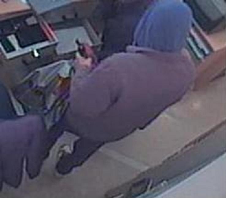 Αυτός είναι ο ληστής της τράπεζας στον Εύοσμο – Δείτε φωτογραφίες 