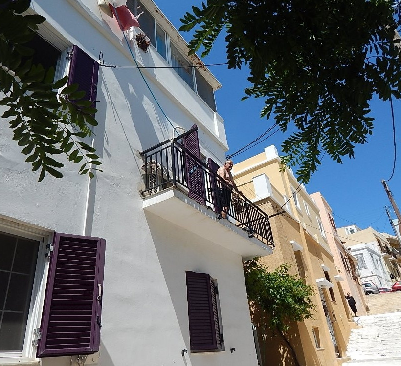 Σύρος: Φωτιά σε οικία στην Ερμούπολη (pics)