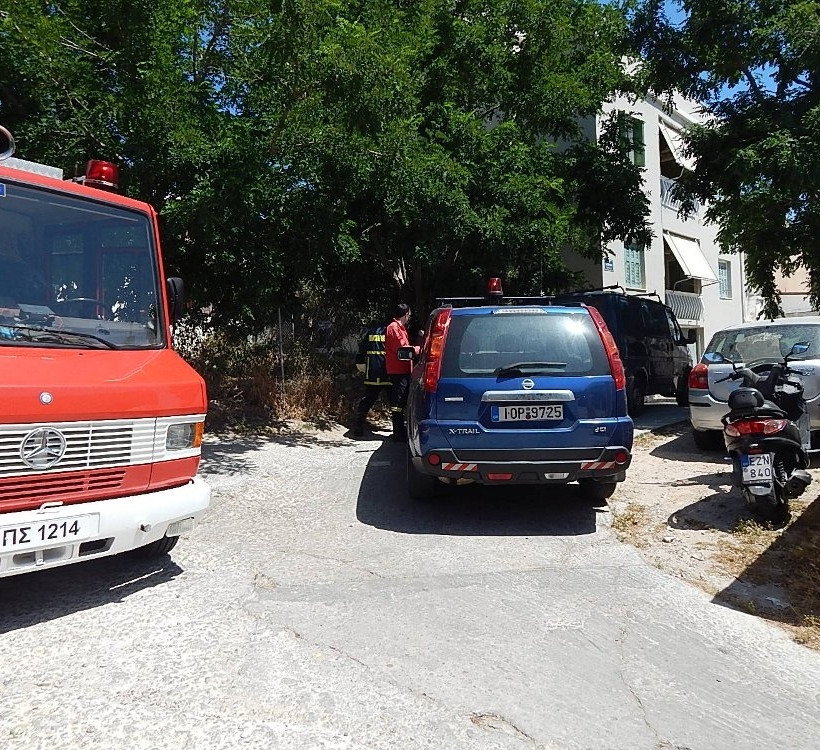 Σύρος: Φωτιά σε οικία στην Ερμούπολη (pics)