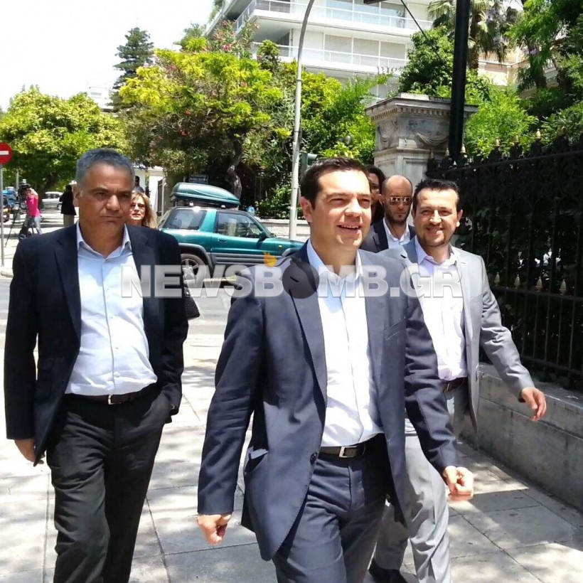 Ευρωεκλογές 2014 - Στο Προεδρικό Μέγαρο ο Αλέξης Τσίπρας (pics+vid)