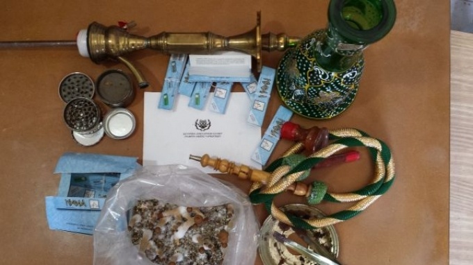 Ταξίδευε με δυο κιλά χασίς, δεν λογάριαζε όμως τον...σκύλο