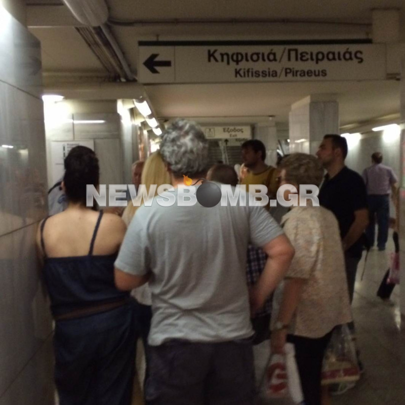 Νεκρός ο άνδρας που έπεσε στις γραμμές του ΗΣΑΠ στην Ομόνοια (pic)