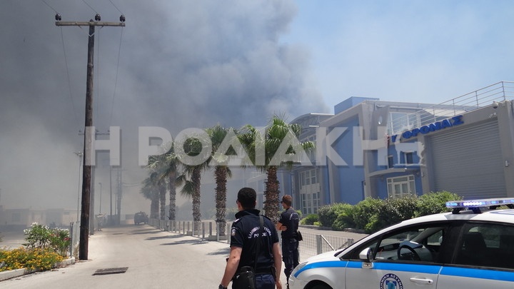 Ρόδος: Πυρκαγιά σε εμπορικό κέντρο (vid&pics)