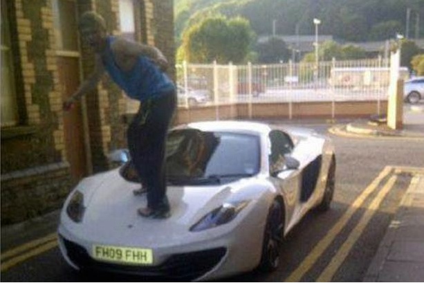 Έπαθε την πλάκα της ζωής του όταν ανακάλυψε αυτήν τη φώτο στο Facebook