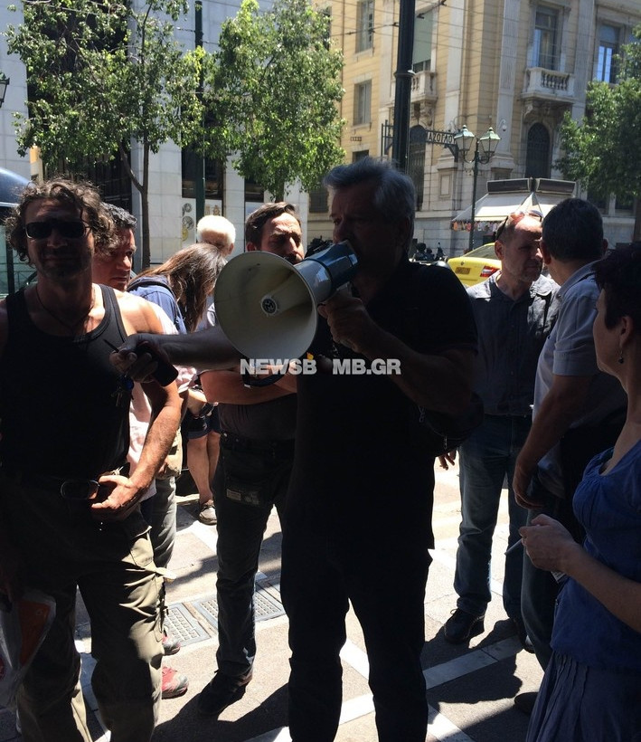 Συλλαλητήριο στο Κέντρο για τις τιμές εισιτηρίων στα ΜΜΜ (pics-vid)