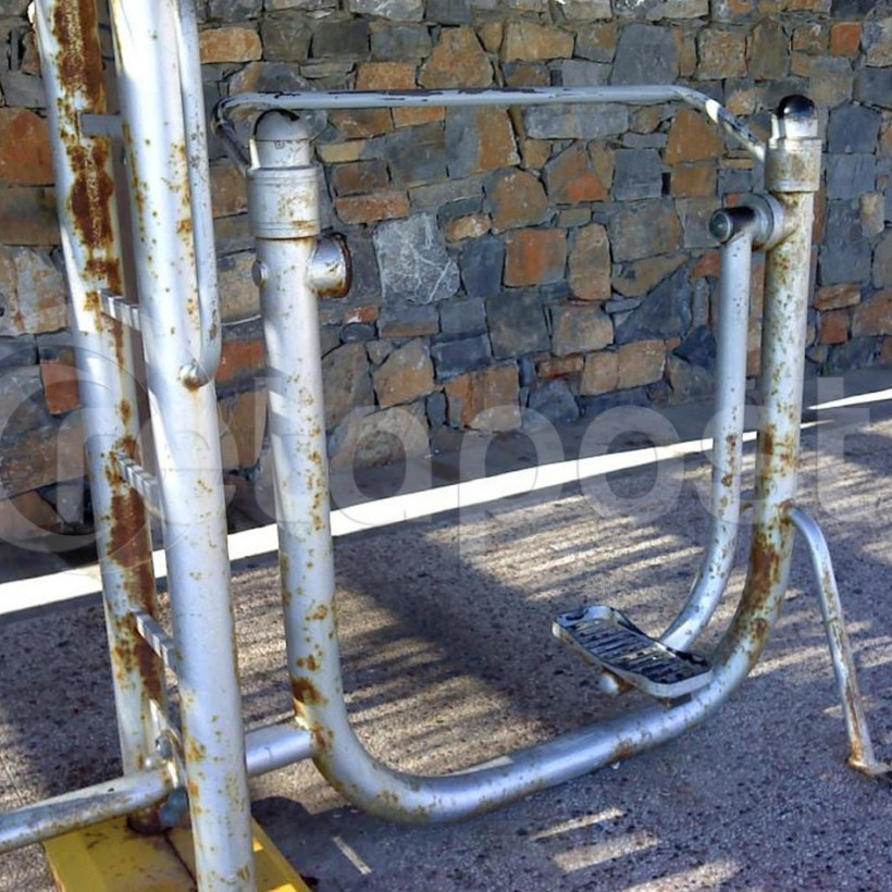 Σκουριά και εγκατάλειψη στο γυμναστήριο του Καράβολα