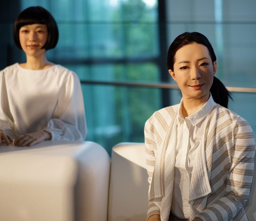 Ιαπωνία: Τα πρώτα ρομπότ παρουσιαστές! (video+photos)