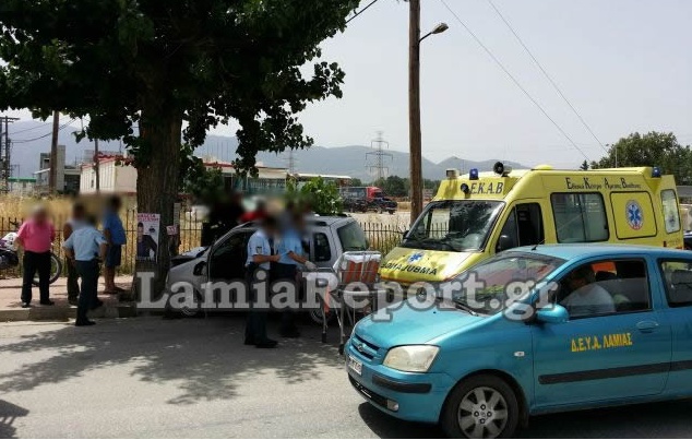 Λαμία: Έχασε τον έλεγχο και καρφώθηκε στο δέντρο (pics)