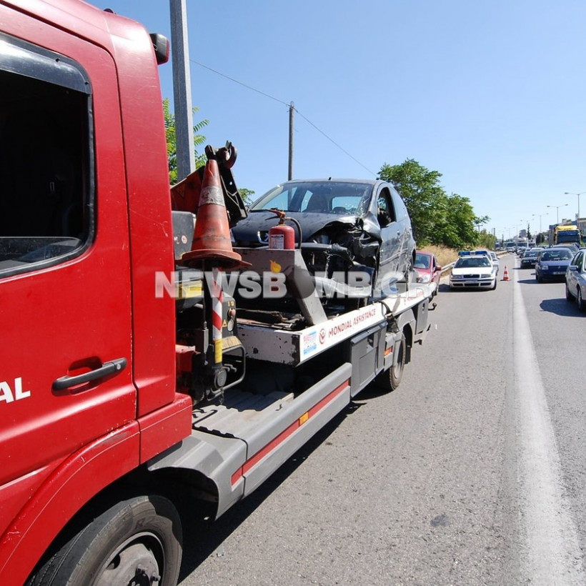 Αυξημένη κίνηση στην ΕΟ Αθηνών-Λαμία λόγω τροχαίου (pic-vid)