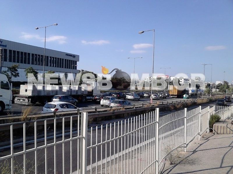 Κυκλοφοριακό «έμφραγμα» στην ΕΟ Αθηνών-Λαμίας λόγω καραμπόλας (vid+pics)