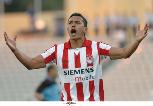 Σαν σήμερα: Ο «μάγος» Ζιοβάνι υπογράφει στον Ολυμπιακό (photos+videos)