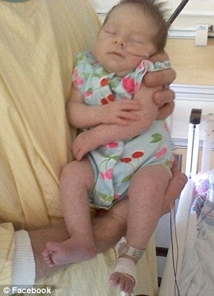 Γεννήθηκε με τα μαλλιά όρθια γιατί η μητέρα της χτυπήθηκε από κεραυνό! (pics+video)