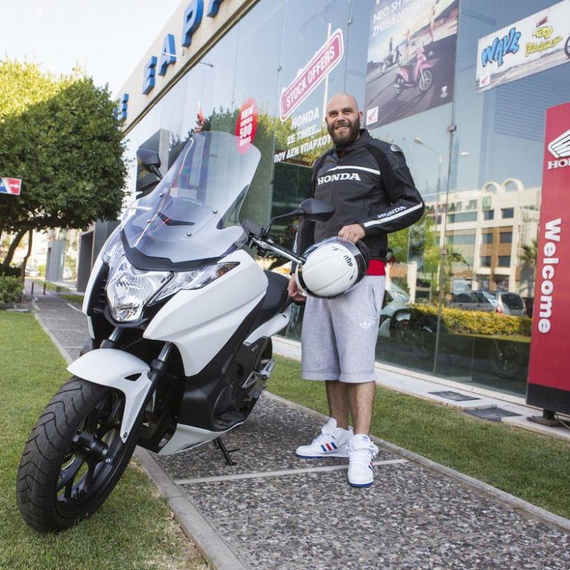  O Μιχάλης Stavento επιλέγει Honda Scooter για τις καθημερινές μετακινήσεις του! 