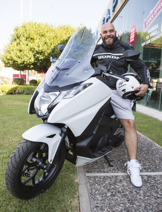  O Μιχάλης Stavento επιλέγει Honda Scooter για τις καθημερινές μετακινήσεις του! 