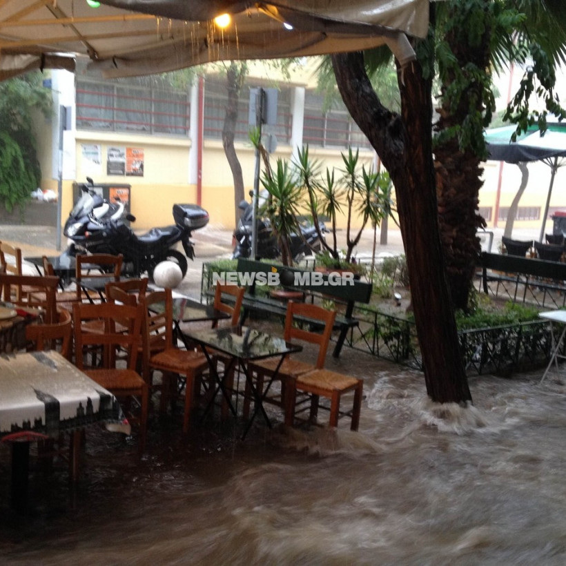 Στο έλεος της κακοκαιρίας η Αθήνα! Πλημμύρισαν δρόμοι (pics+vid)