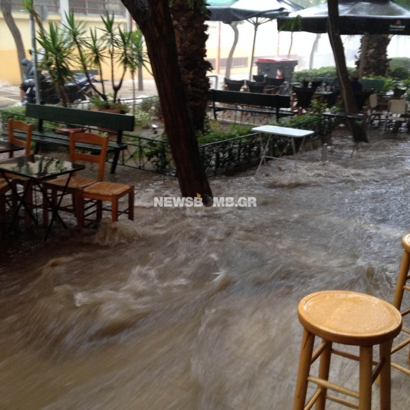 Στο έλεος της κακοκαιρίας η Αθήνα! Πλημμύρισαν δρόμοι (pics+vid)