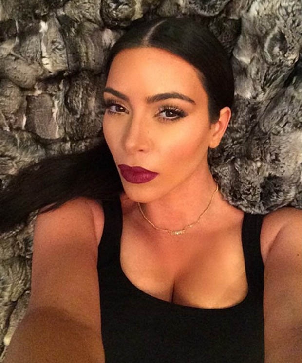 Η καυτή… Selfie συλλογή της Καρντάσιαν (pics)