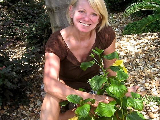 ΗΠΑ: «Καυτή» γιαγιά έκανε σεξ σε περίπτερο με τον εραστή της! (vid+phs)