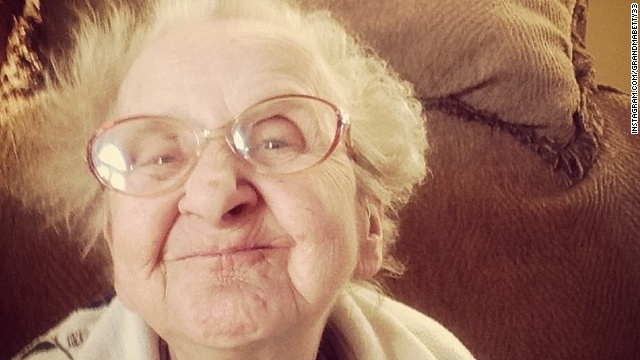 Πέθανε η αγαπημένη γιαγιά του Instagram (pics)