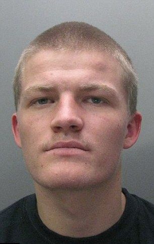 Κλώτσησε μέχρι θανάτου τη 2χρονη κόρη της συντρόφου του γιατί είχε λερωθεί