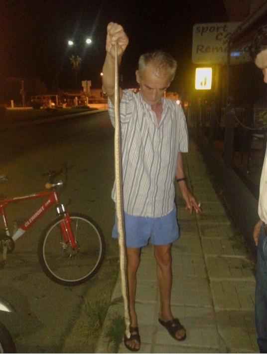 Πανικός σε καφέ – Έβλεπαν τον αγώνα του ΠΑΟ όταν ξαφνικά... (pic)