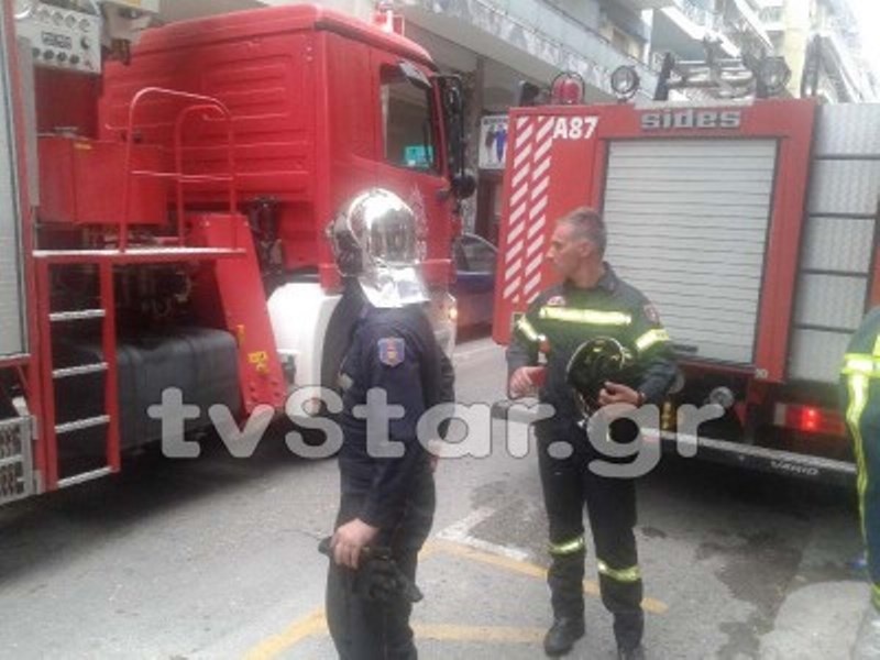 Λαμία: Φωτιά σε σπίτι από ξεχασμένο κερί (videos+photos)