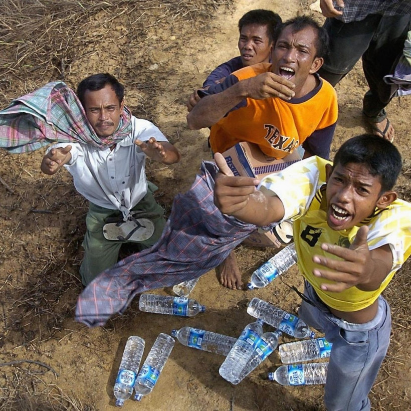 Βρήκε τους γονείς της 10 χρόνια μετά το τσουνάμι! (pics+video)