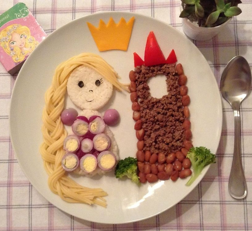 Απίστευτο! Δείτε πως μια μητέρα έκανε το παιδί της να τρώει όλα τα φαγητά