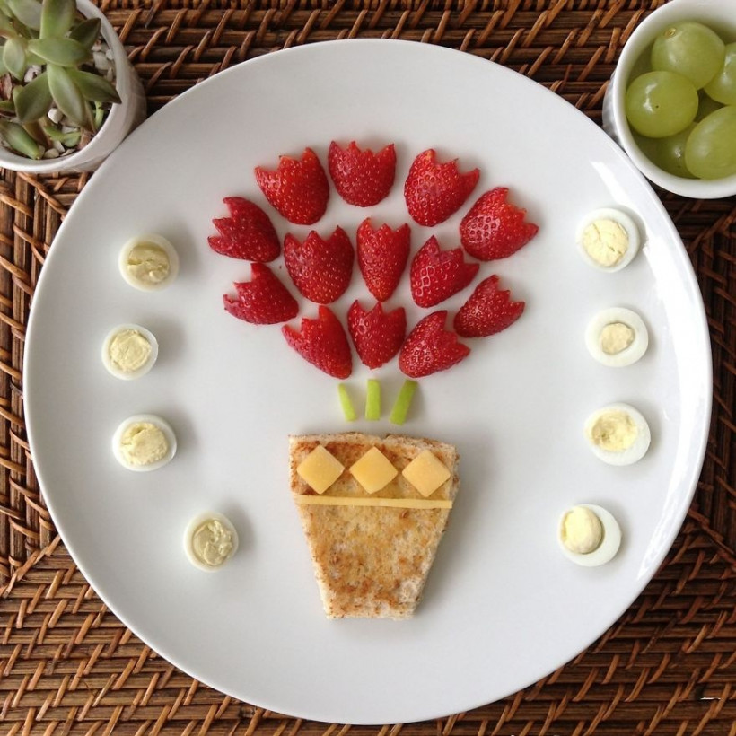 Απίστευτο! Δείτε πως μια μητέρα έκανε το παιδί της να τρώει όλα τα φαγητά