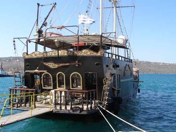 Κρουαζιέρα στον κόλπο της Σούδας με το πειρατικό Black Pearl (pics)