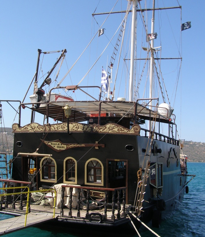 Κρουαζιέρα στον κόλπο της Σούδας με το πειρατικό Black Pearl (pics)