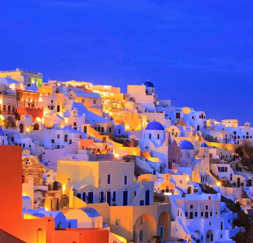Η Σαντορίνη ψηφίστηκε ως το ομορφότερο νησί του κόσμου