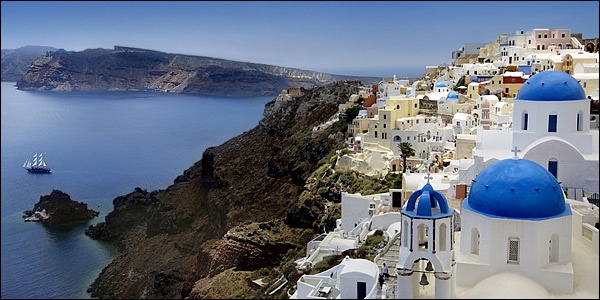 Η Σαντορίνη ψηφίστηκε ως το ομορφότερο νησί του κόσμου