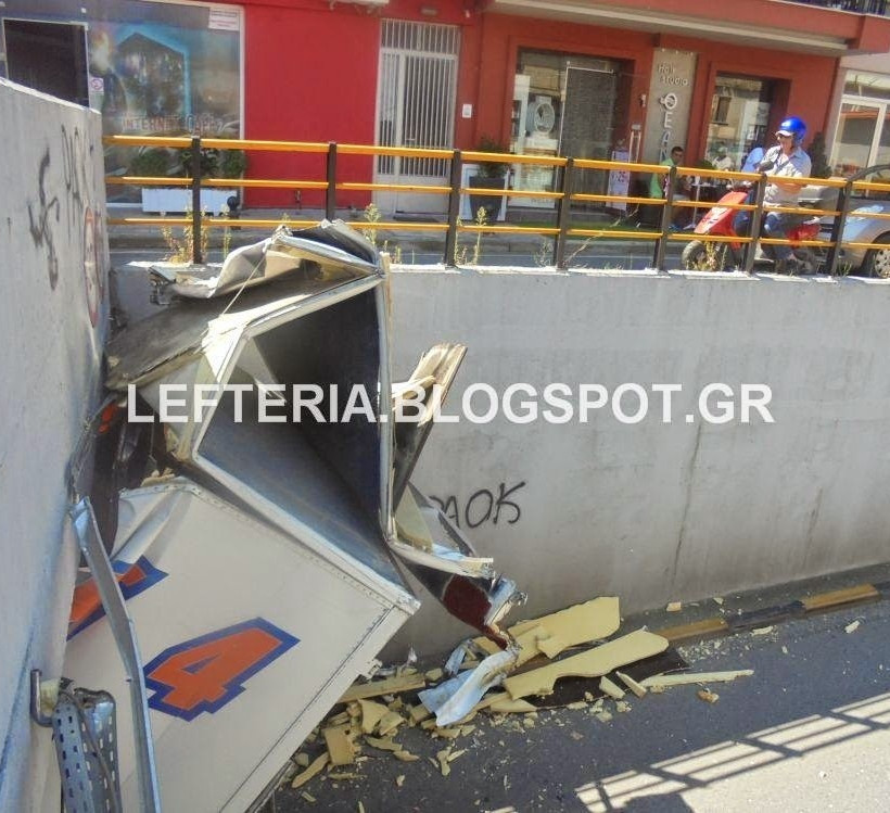 Κατερίνη: Τροχαίο στο τούνελ του σταθμού (pics)