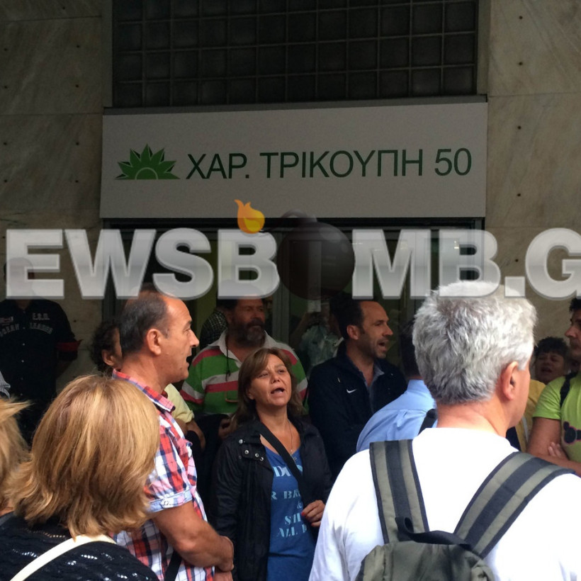 Αιφνιδιαστικά στη Χαριλάου Τρικούπη οι σχολικοί φύλακες (pics+vids)