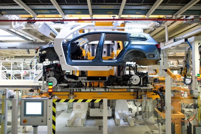 VW Passat: Ξεκίνησε η παραγωγή