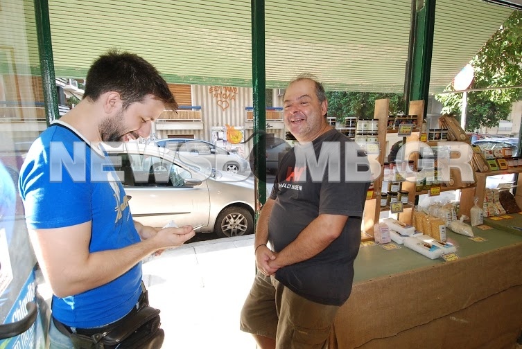 Η οικονομική κρίση «τσακίζει» τα μπακάλικα (pics-vids)