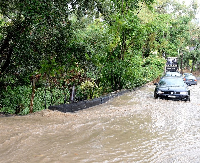 Heavy rain in Athens (pics)