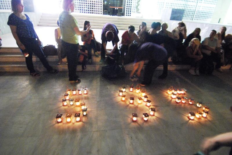 Ολονυχτία από τις καθαρίστριες του ΥΠΟΙΚ (pics&vid)