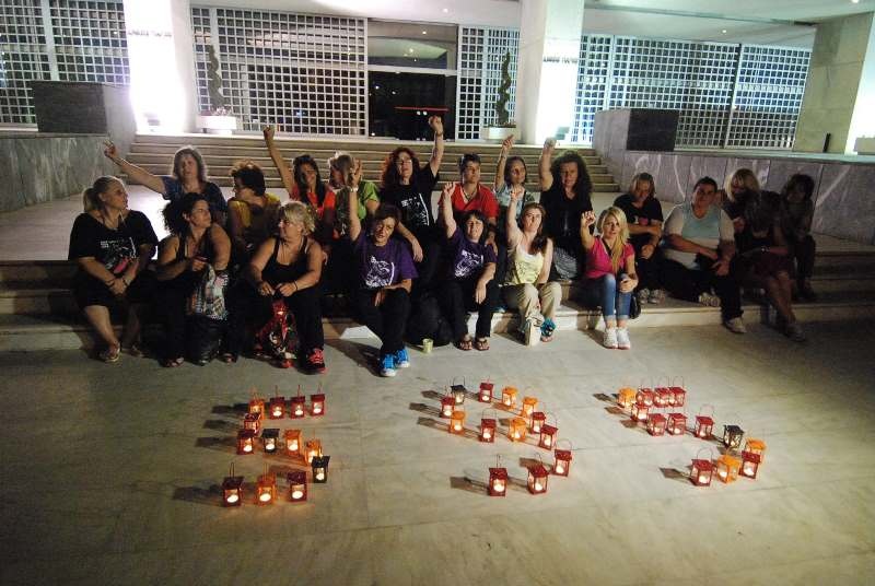 Ολονυχτία από τις καθαρίστριες του ΥΠΟΙΚ (pics&vid)