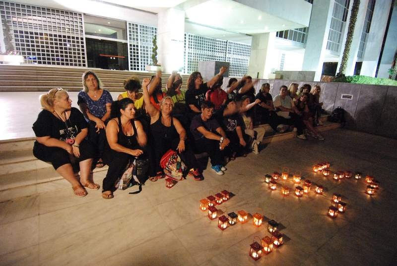 Ολονυχτία από τις καθαρίστριες του ΥΠΟΙΚ (pics&vid)
