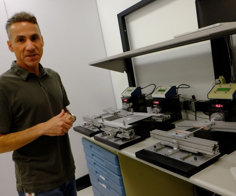 Εντυπωσιακές φωτογραφίες και βίντεο από το εργαστήριο δοκιμών του iPhone 6