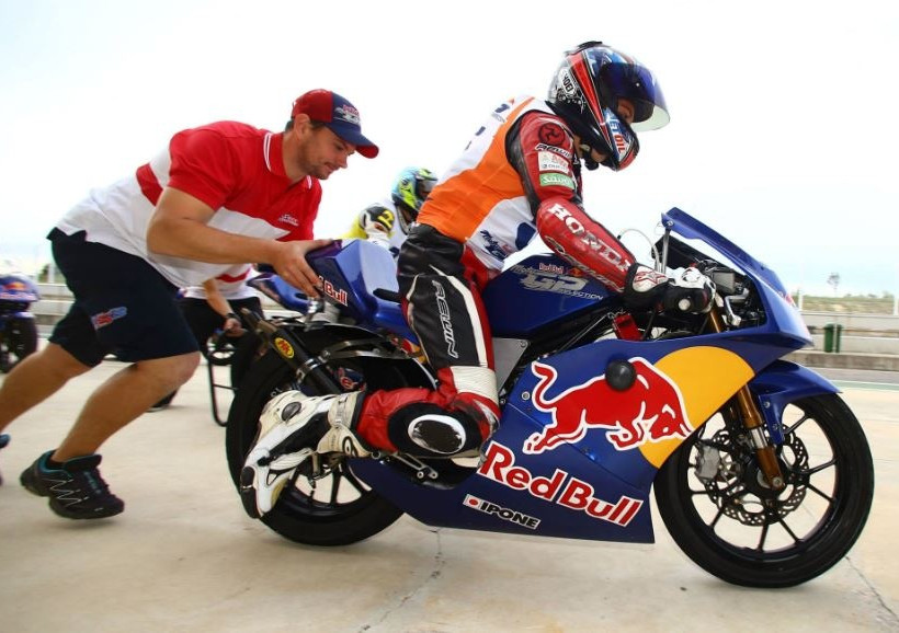 Δύο Έλληνες έφηβοι αναβάτες δοκιμάζονται για το Red Bull MotoGP Rookies Cup 2015!