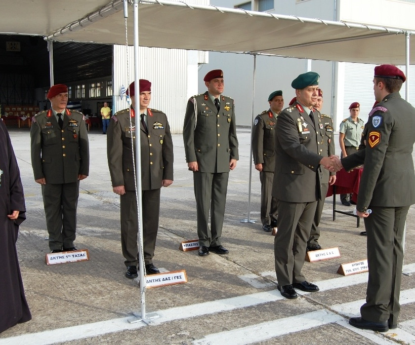 Αυτή είναι η πρώτη γυναίκα χειριστής AH-64D LONGBOW στην Ελλάδα (pics)