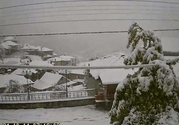 Το… έστρωσε στα ορεινά της Ηπείρου – Φωτογραφίες από τα πρώτα χιόνια