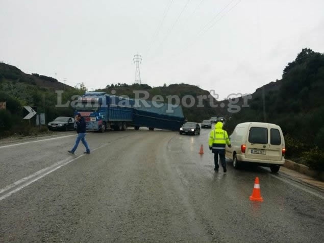 Απανωτά τροχαία με την πρώτη βροχή στο δρόμο Λαμίας - Δομοκού (pics)