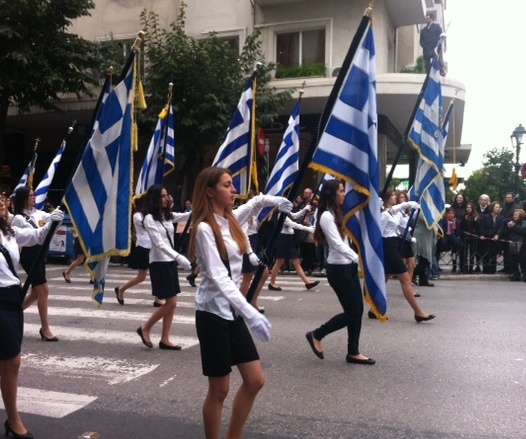 Ξεκίνησε η μαθητική παρέλαση στη Θεσσαλονίκη (pics-vid)