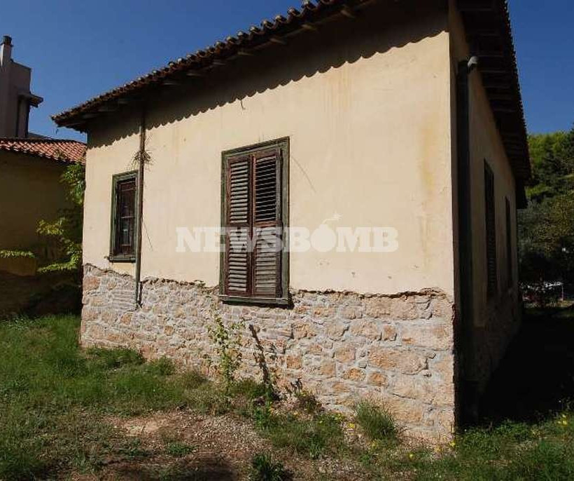 Η ιστορία της Ελλάδας «αλυσοδέσμια» σε ένα εγκαταλελειμμένο σπίτι 