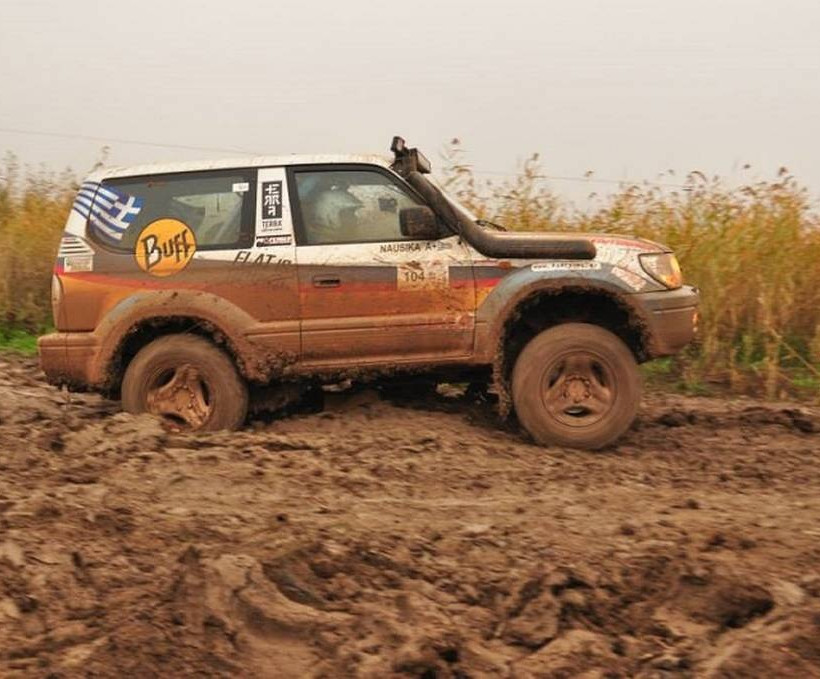 Ο Φώτης Κουτσουμπός (Land Cruiser 90)