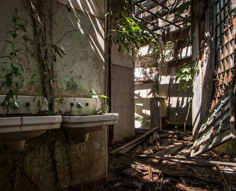 Ανατριχιαστικές φωτογραφίες από εγκαταλελειμμένα νοσοκομεία 